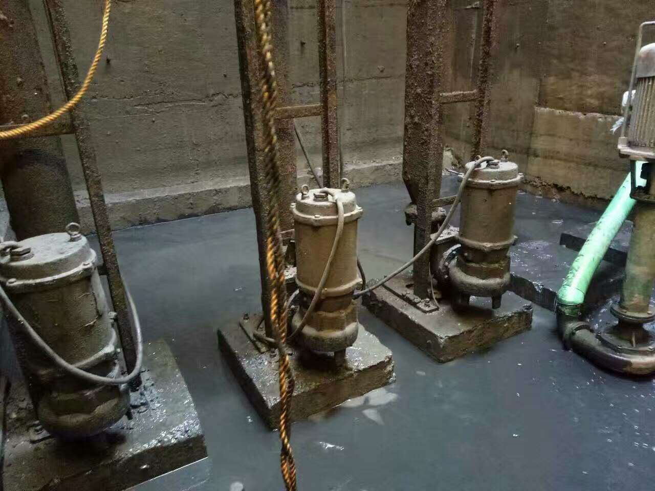 华宁污水池清理