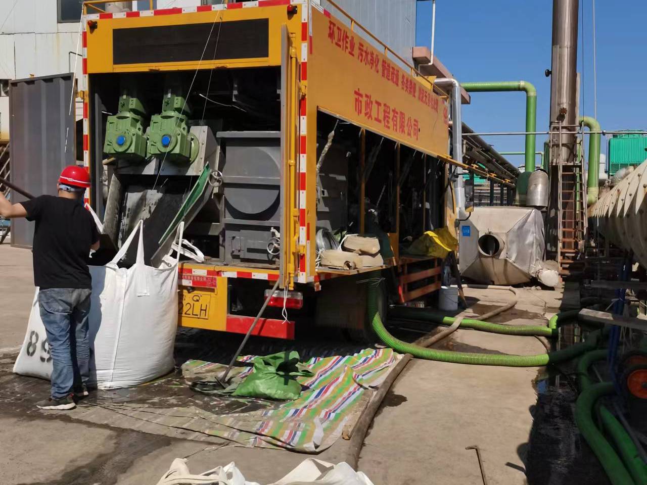 华宁淤泥压干处理